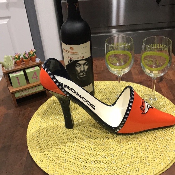 Bronco Logo, Orange w/Black & Rhinestone Trim High Heel 👠 Wine Bottle Holder - Picture 2 of 10